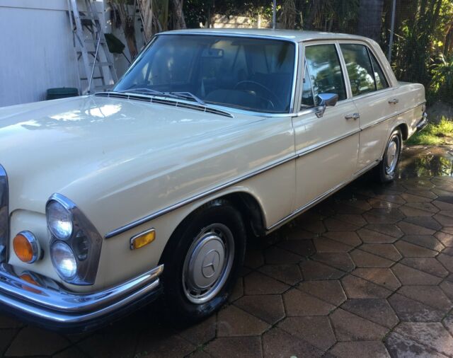 1971 Mercedes-Benz 200-Series - photo 4