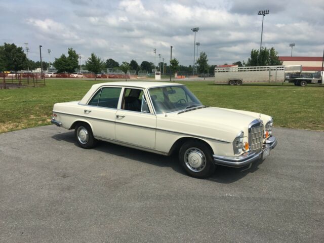 1971 Mercedes-Benz 200-Series - photo 5