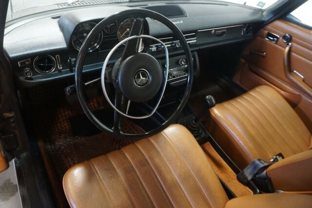 1971 Mercedes-Benz 200-Series 220 - photo 7