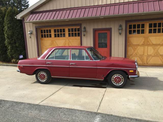 1971 Mercedes-Benz 200-Series