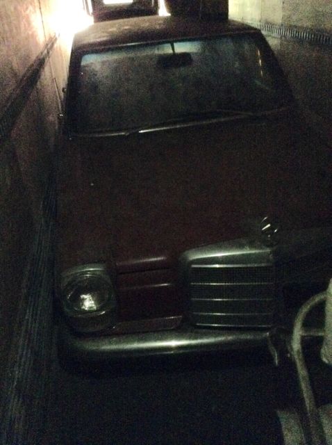 1971 Mercedes-Benz 200-Series - photo 2