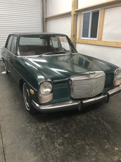 1971 Mercedes-Benz 220d 1971 Mercedes-Benz 200-Series