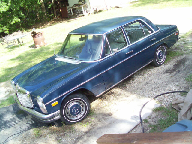 1971 Mercedes Benz 220D 4 Door Needs a Key Easy Restoration 1971 Mercedes-Benz 200-Series 220D