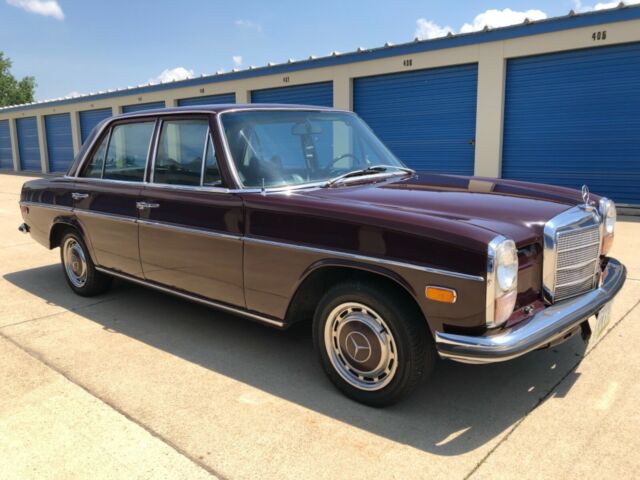 1971 Mercedes-Benz 200-Series - photo 2