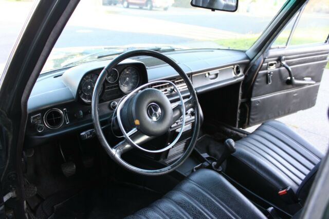 1971 Mercedes-Benz 200-Series - photo 10