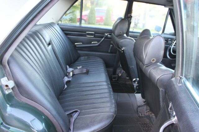 1971 Mercedes-Benz 200-Series - photo 8