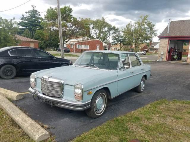 1971 Mercedes-Benz 200-Series 250 - photo 2