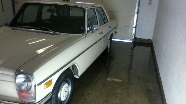 1971 Mercedes-Benz 200-Series sedan - photo 10