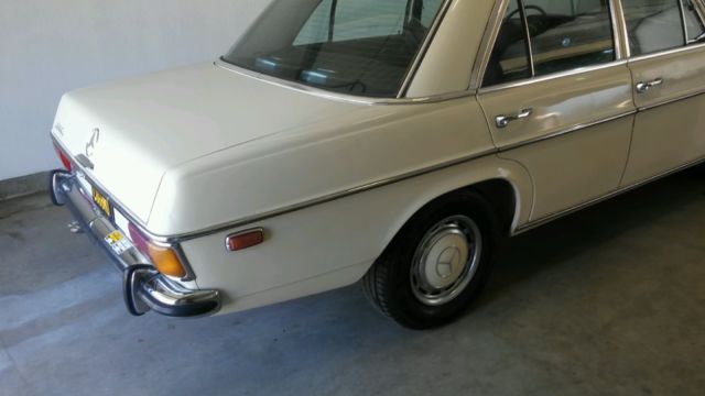 1971 Mercedes-Benz 200-Series sedan - photo 11