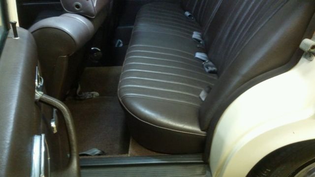 1971 Mercedes-Benz 200-Series sedan - photo 13