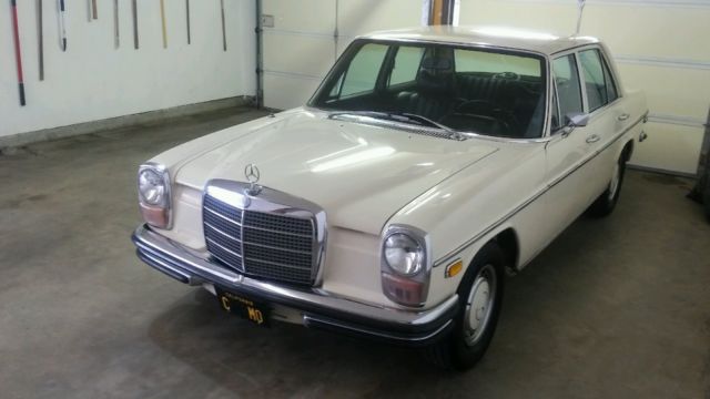1971 Mercedes-Benz 200-Series sedan - photo 2