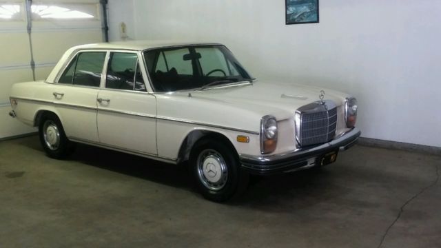 1971 Mercedes-Benz 200-Series sedan - photo 4