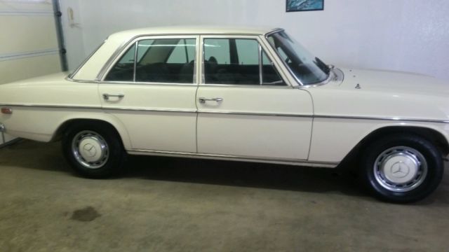1971 Mercedes-Benz 200-Series sedan - photo 5