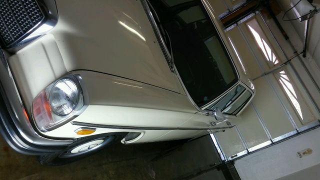 1971 Mercedes-Benz 200-Series sedan - photo 9