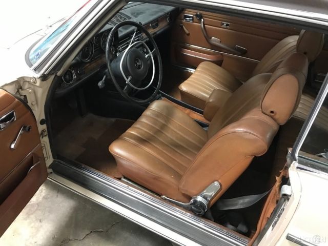 1971 Mercedes-Benz 200-Series Coupe - photo 13