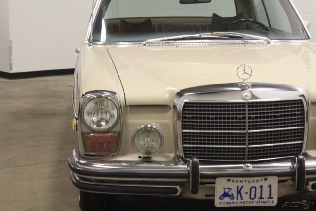 1971 Mercedes-Benz 200-Series Coupe - photo 6