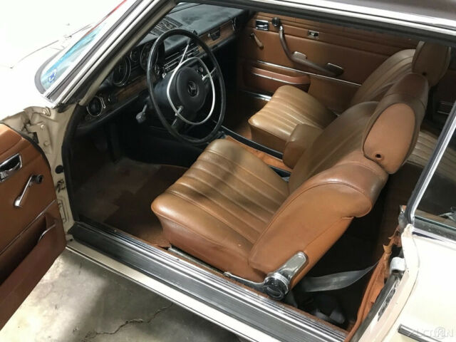 1971 Mercedes-Benz 200-Series Sunroof Coupe - photo 12