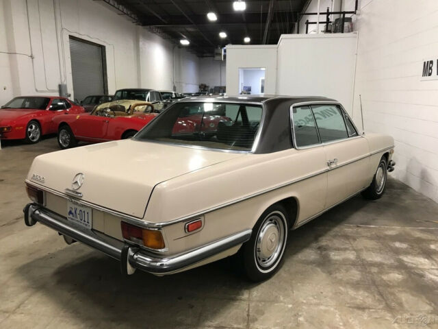1971 Mercedes-Benz 200-Series Sunroof Coupe - photo 2