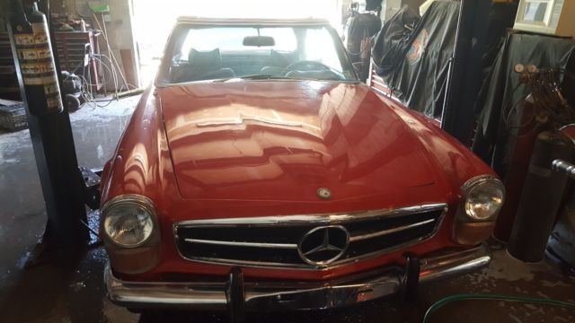 1971 Mercedes Benz 280 SL Red w/ Tan interior 1971 Mercedes-Benz 200-Series