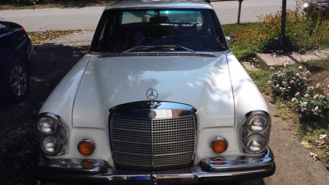 1971 Mercedes-Benz 280s 4-door sedan 1971 Mercedes-Benz 200-Series