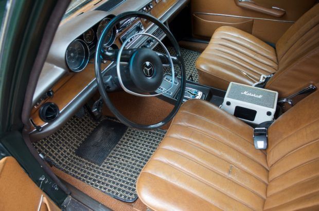 1971 Mercedes-Benz 200-Series - photo 4
