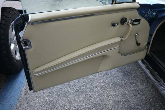 1971 Mercedes-Benz 200-Series COUPE - photo 11