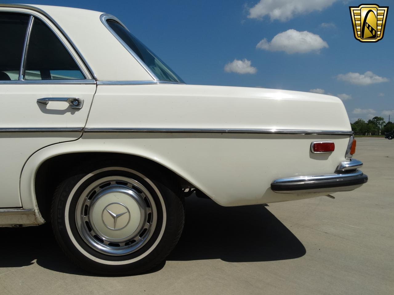 1971 Mercedes-Benz 200-Series 280SE - photo 2