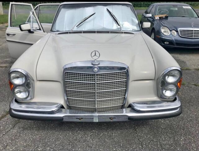 1971 Mercedes Benz Sedan 280SE 3.5L 8cyl 1971 Mercedes-Benz 200-Series