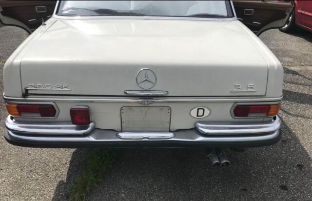 1971 Mercedes-Benz 200-Series - photo 2