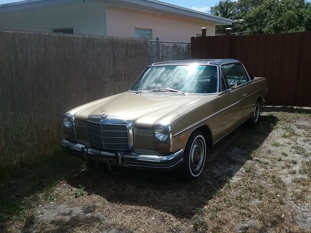 1971 MERCEDES BENZ W114 250C SUNROOF 1971 Mercedes-Benz 200-Series 250 C