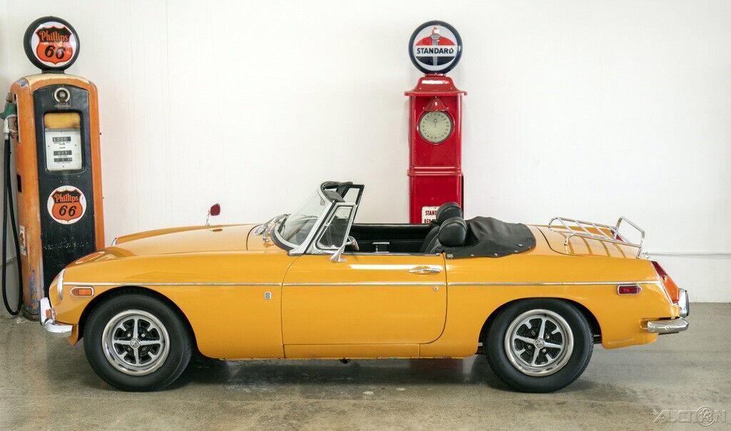 1971 MG MGB Roadster - photo 2