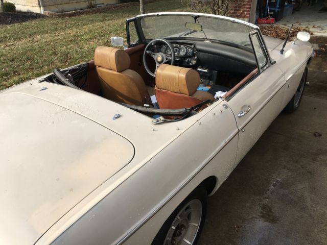 1971 MG MGB Roadster - photo 2