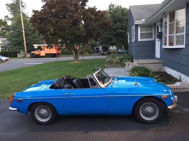 1971 MG MGB with updated webber carburetor and new brake system 1971 MG MGB Roadster