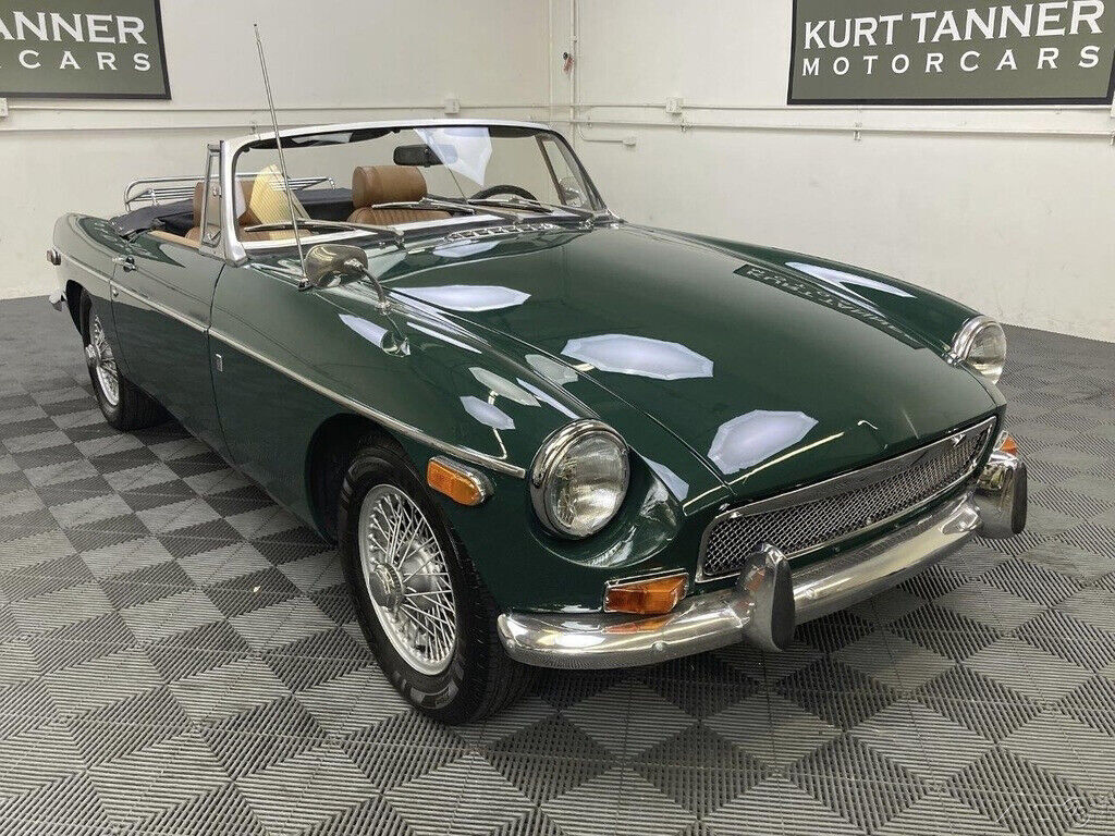 1971 MGB. FACTORY HARDTOP. EXCELLENT COSMETIC RESTORATION ON A LOW MILEAGE CAR. 1971 MG MGB 1971 MGB ROADSTER. BRITISH RACING GREEN ON TAN.