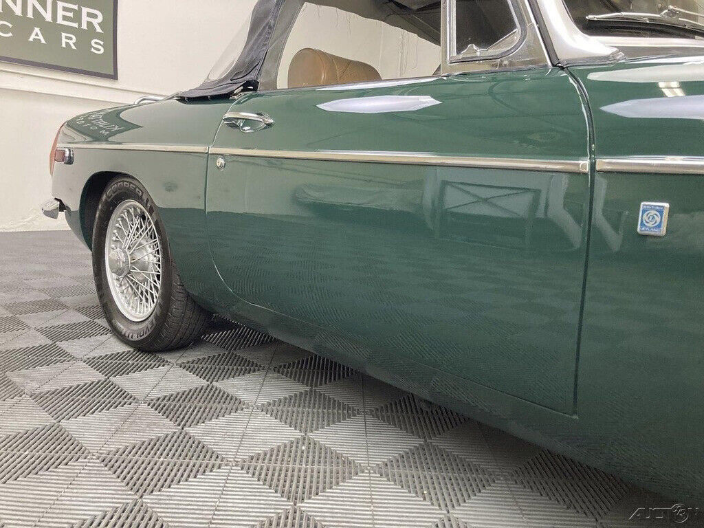 1971 MG MGB 1971 MGB ROADSTER. BRITISH RACING GREEN ON TAN. - photo 10