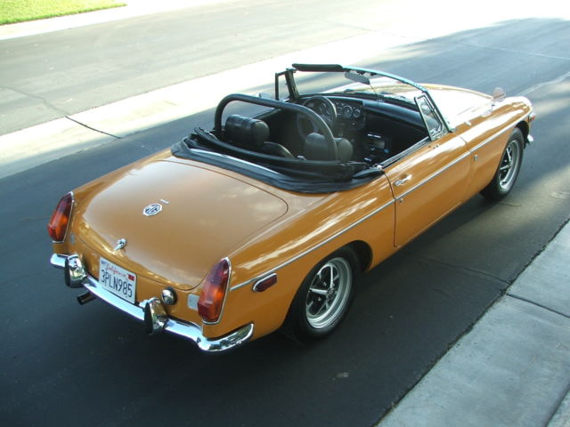 1971 MG MGB Roadster - photo 2