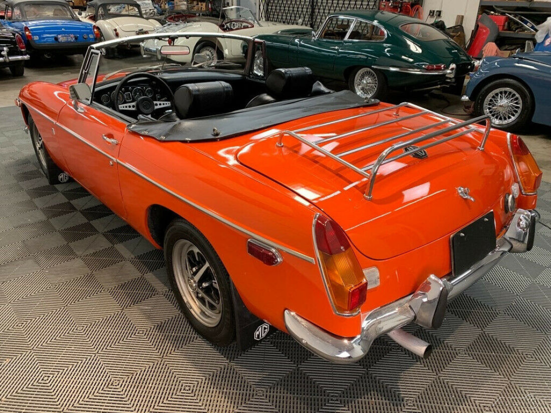 1971 MG MGB 1971 MGB ROADSTER. BLAZE ORANGE WITH BLACK TRIM. - photo 10