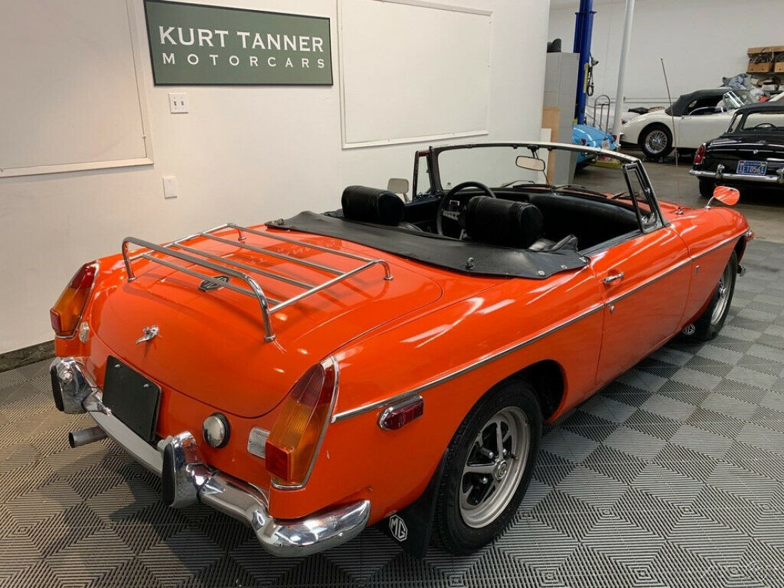 1971 MG MGB 1971 MGB ROADSTER. BLAZE ORANGE WITH BLACK TRIM. - photo 4