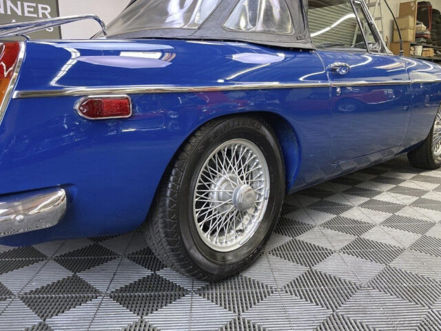 1971 MG MGB 1971 MGB ROADSTER. 4-SPEED, WIRE WHEELS. - photo 9