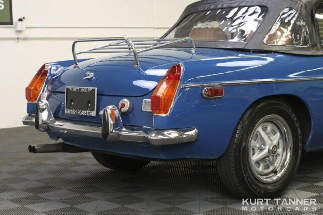 1971 MG MGB 1971 MGB ROADSTER. TEAL BLUE WITH BISCUIT TRIM - photo 13