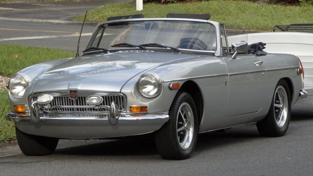 1971 MGB WITH BOTH HARD AND SOFT TOP FRAME ON RESTORATION PAINT AN INTERIOR NEW 1971 MG MGB COMPLETELY REDONE