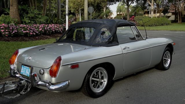 1971 MG MGB COMPLETELY REDONE - photo 10