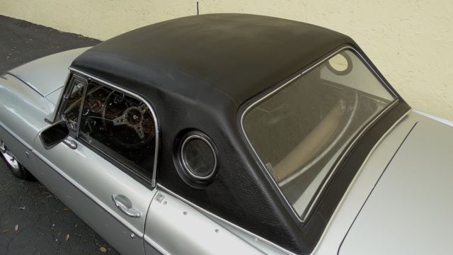 1971 MG MGB COMPLETELY REDONE - photo 12