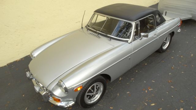 1971 MG MGB COMPLETELY REDONE - photo 8