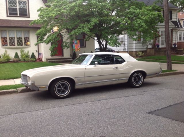 1971 Oldsmobile Cutlass Supreme Convertable (all original) 1971 Oldsmobile Cutlass Supreme