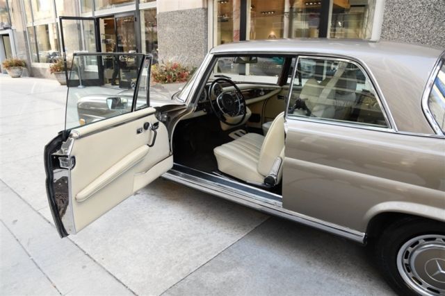 1971 Mercedes-Benz 200-Series Parchment leather - photo 8