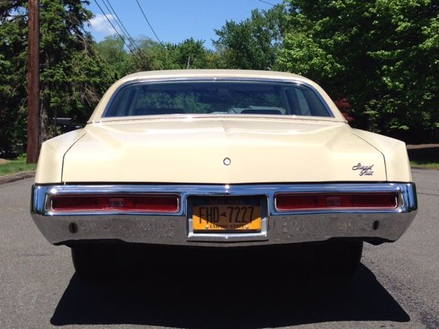 1971 Pontiac Grand Prix model j - photo 2