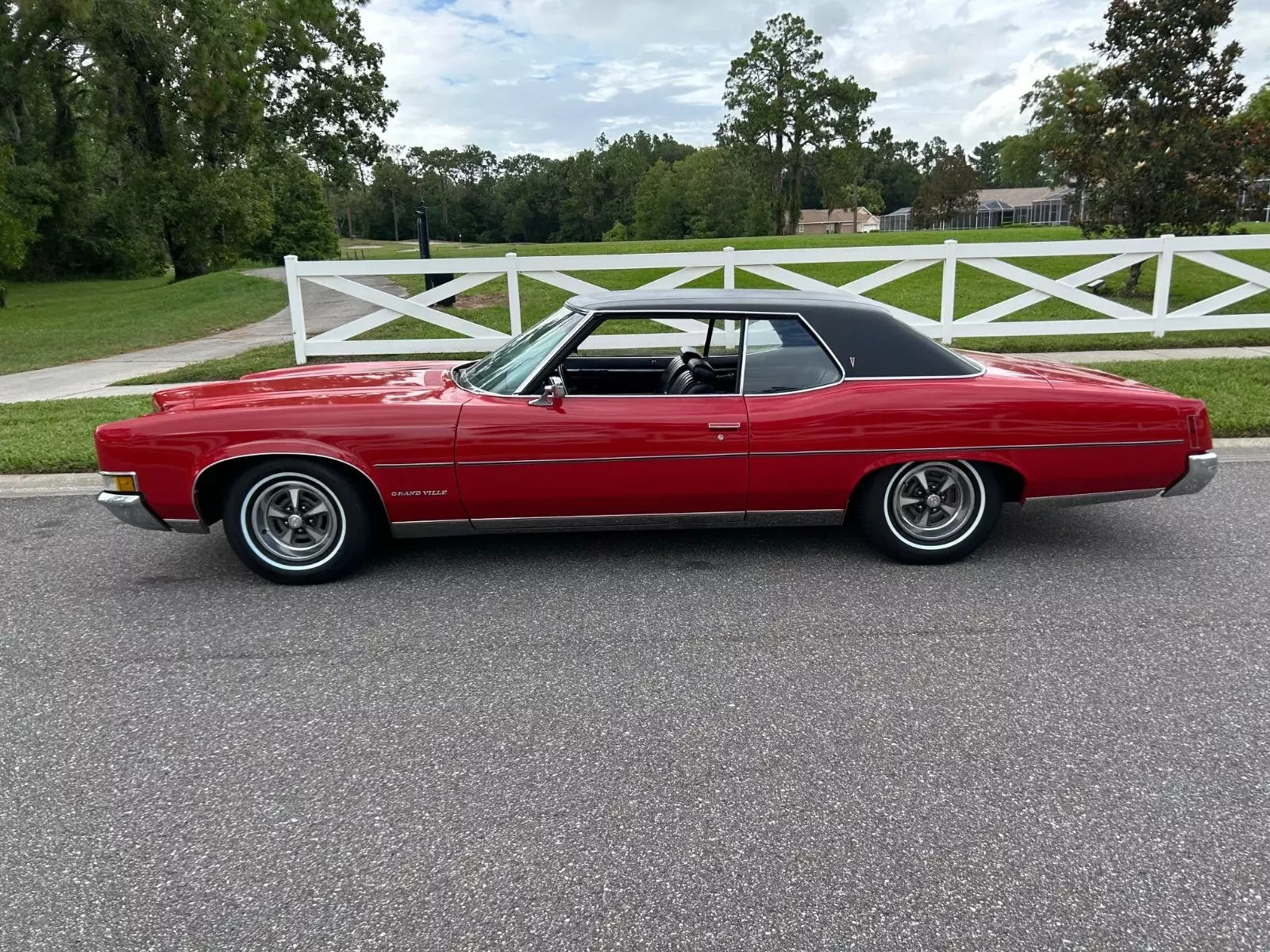 1971 PONTIAC GRAND VILLE ABSOLUTELY GORGEOUS 57,681 ACTUAL MILES MUST SEE CAR 1971 Pontiac Grandville