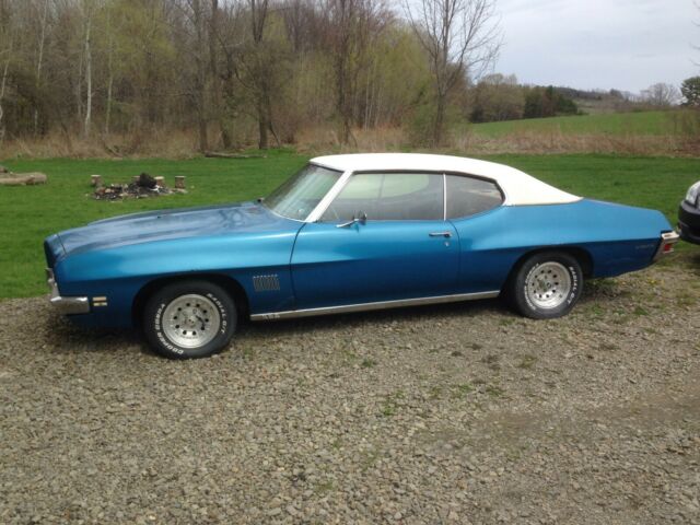 1971 Pontiac Le Mans Car