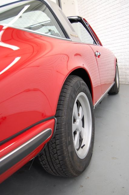 1971 Porsche 911 T Targa Restored Very Nice - photo 11